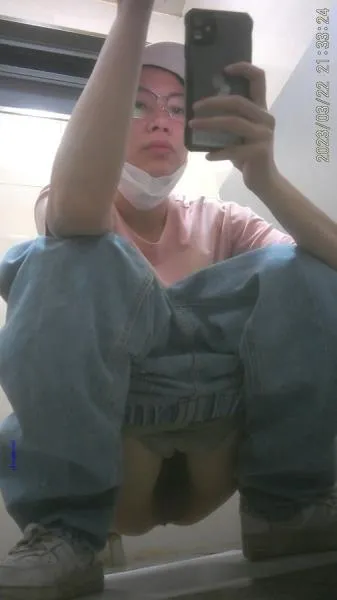 Holds his white panties so as not to piss himself [FullHD 1080p] Public Toilet