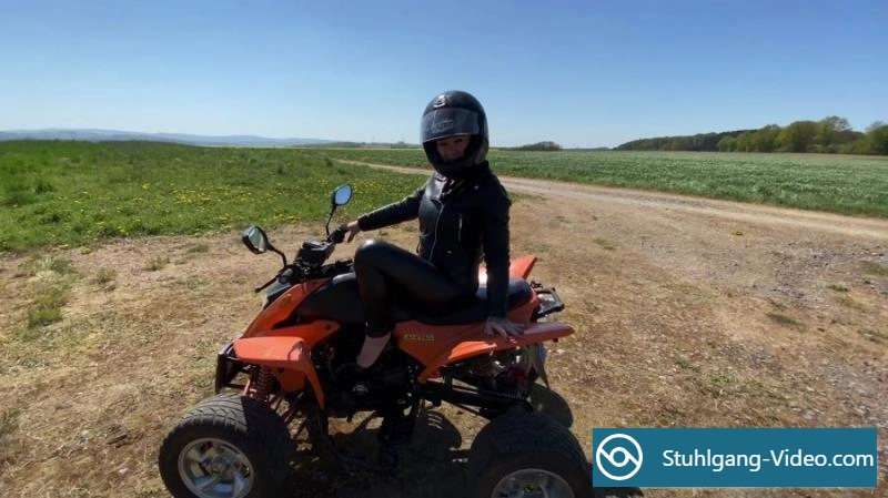 Devil Sophie - THIS is a brake track - outdoor quad shits escalated [UltraHD 4K] Stuhlgang Porno