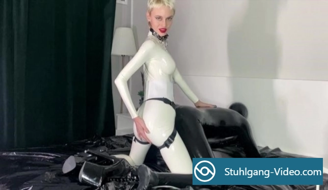 Linda Splice - White Catsuit Strapon [FullHD 1080p] Femdom Porno