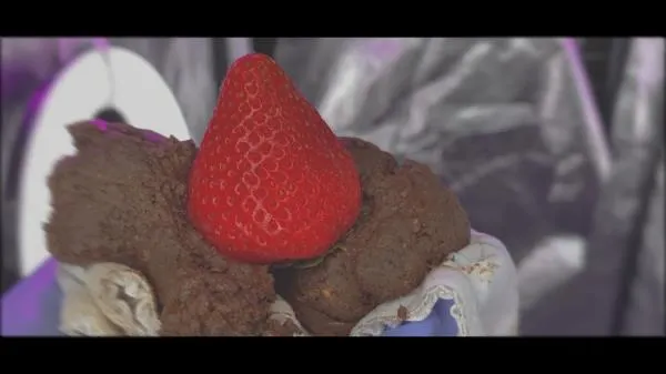 Shit Strawberries [FullHD 1080p] Food Fetish