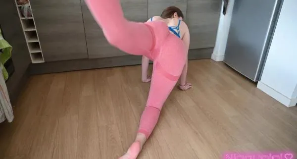 Shitting ass for yoga [FullHD 1080p] Femscat.com / Scatbook.com