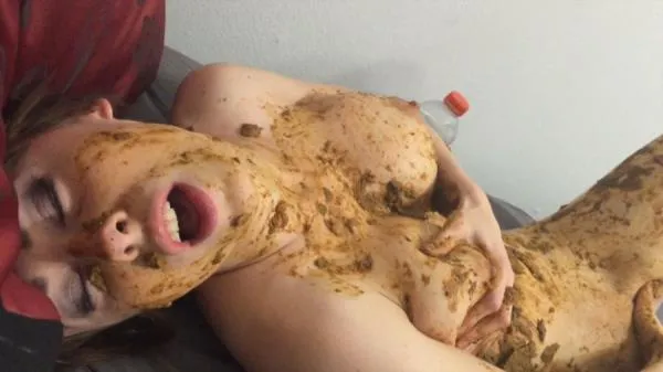 Playing With My Boyfriends Sexy Naked Girl Giant Poo [HD 720p] Smearing