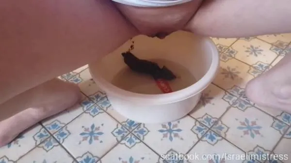 Lie down and eat it all [HD 720p] Scatbook.com