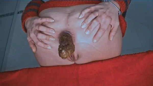 Lady In Red [HD 720p] Filthygrid | Pooping