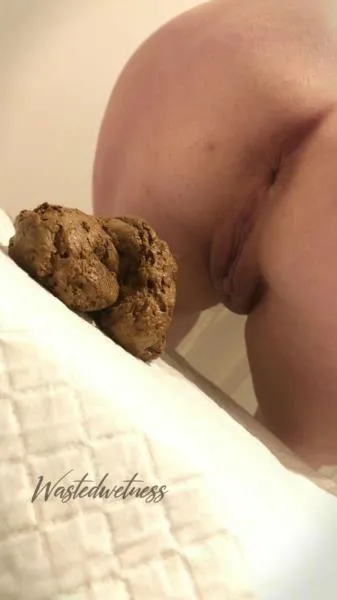 Sitting And Shitting [FullHD 1080p] Scatshop.com