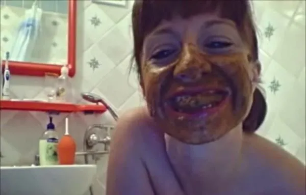 Me In Bathtube Full Of Poo And Pee [SD] GlamourScat