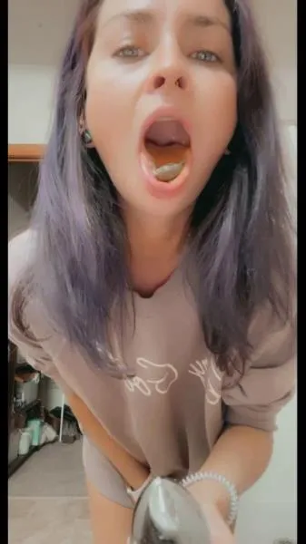Eating Off Of My Plug Twice [UltraHD 2K] Scatbook